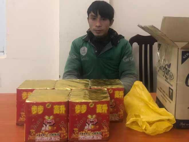 Đối tượng cùng tang vật bị thu giữ Đối tượng cùng tang vật bị thu giữ