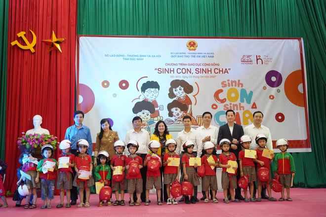 Chương trình “Sinh Con, Sinh Cha” lần này tại Bắc Ninh tập trung thảo luận cùng các bậc phụ huynh một số nội dung làm cha mẹ quan trọng Chương trình “Sinh Con, Sinh Cha” lần này tại Bắc Ninh tập trung thảo luận cùng các bậc phụ huynh một số nội dung làm cha mẹ quan trọng