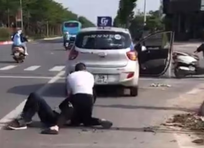 Nam tài xế dũng cảm bắt cướp Nam tài xế dũng cảm bắt cướp