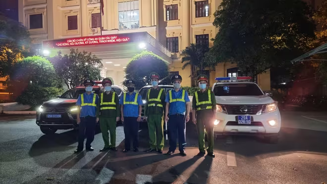 Tổ công tác liên ngành của lực lượng Thanh tra giao thông vận tải và Đội Cảnh sát giao thông trật tự CAQ Cầu Giấy tăng cường các biện pháp đảm bảo an ninh trật tự, an toàn giao thông trên địa bàn Tổ công tác liên ngành của lực lượng Thanh tra giao thông vận tải và Đội Cảnh sát giao thông trật tự CAQ Cầu Giấy tăng cường các biện pháp đảm bảo an ninh trật tự, an toàn giao thông trên địa bàn