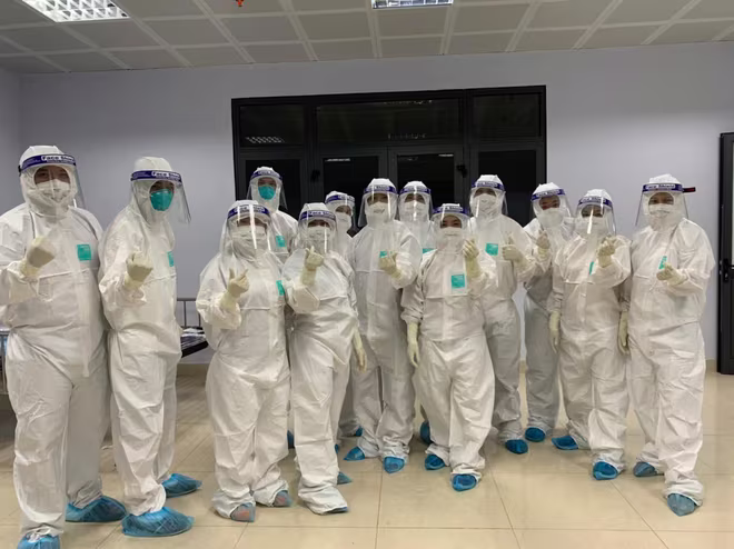 Các Y, Bác sỹ Công an nhân dân trên tuyến đầu chống dịch Các Y, Bác sỹ Công an nhân dân trên tuyến đầu chống dịch