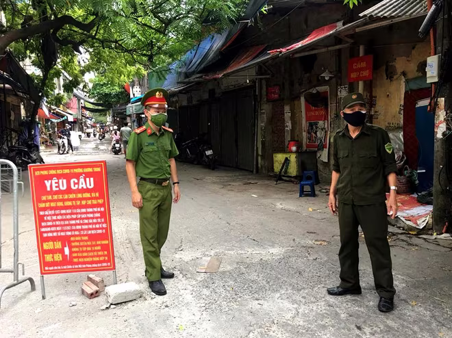 Kiểm soát các chốt ra vào khu dân cư