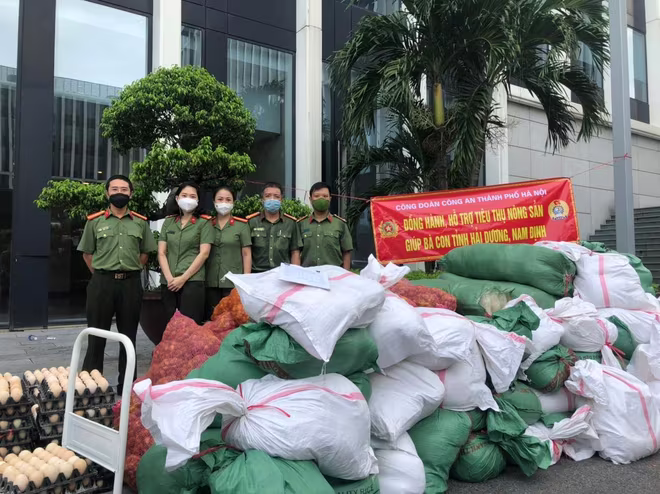 Công đoàn Công an Hà Nội hỗ trợ tiêu thụ số lượng lớn hàng hóa