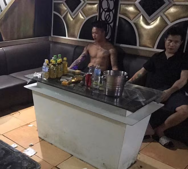 Nhóm đối tượng tụ tập tổ chức sử dụng trái phép ma túy Nhóm đối tượng tụ tập tổ chức sử dụng trái phép ma túy