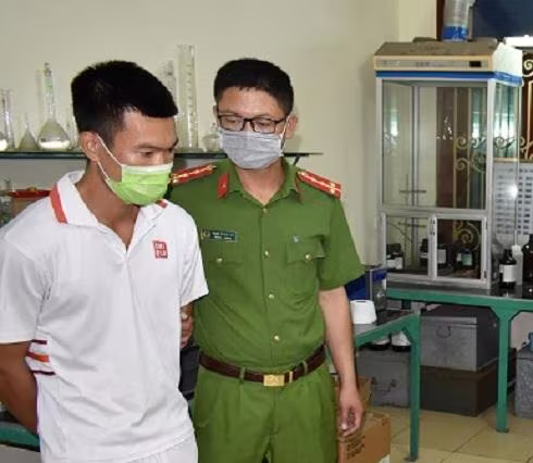 Đối tượng Nguyễn Văn Long bị bắt giữ Đối tượng Nguyễn Văn Long bị bắt giữ