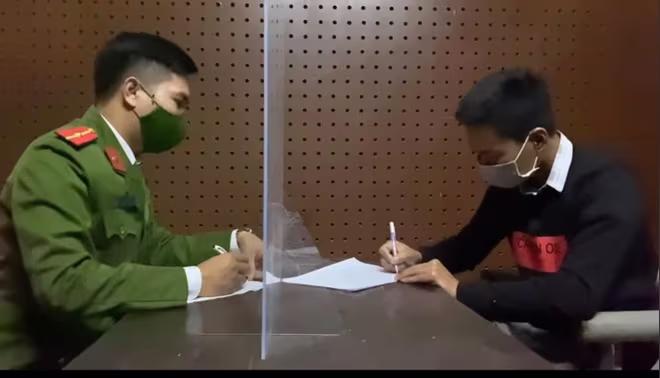 Cơ quan điều tra lấy lời khai của đối tượng Cơ quan điều tra lấy lời khai của đối tượng