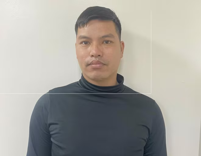 Đối tượng Nguyễn Mạnh Thắng ra đầu thú Đối tượng Nguyễn Mạnh Thắng ra đầu thú