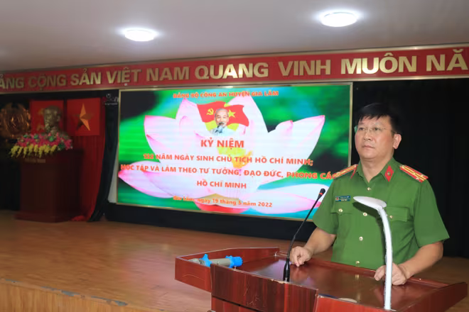Thượng tá Phạm Văn Hậu - Trưởng Công an huyện Gia Lâm phát biểu khai mạc hội nghị Thượng tá Phạm Văn Hậu - Trưởng Công an huyện Gia Lâm phát biểu khai mạc hội nghị