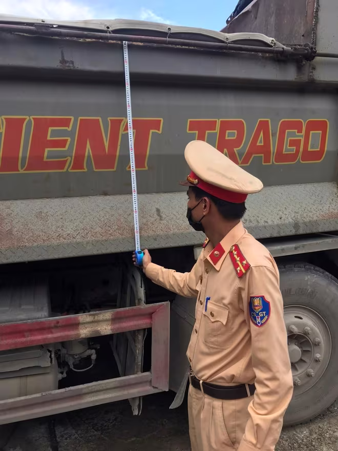 Kiểm tra, xử lý nghiêm các trường hợp vi phạm cơi nới thành thùng Kiểm tra, xử lý nghiêm các trường hợp vi phạm cơi nới thành thùng