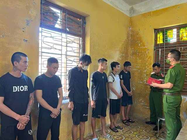 Nhóm đối tượng tổ chức sử dụng, mua bán ma túy bị bắt giữ Nhóm đối tượng tổ chức sử dụng, mua bán ma túy bị bắt giữ