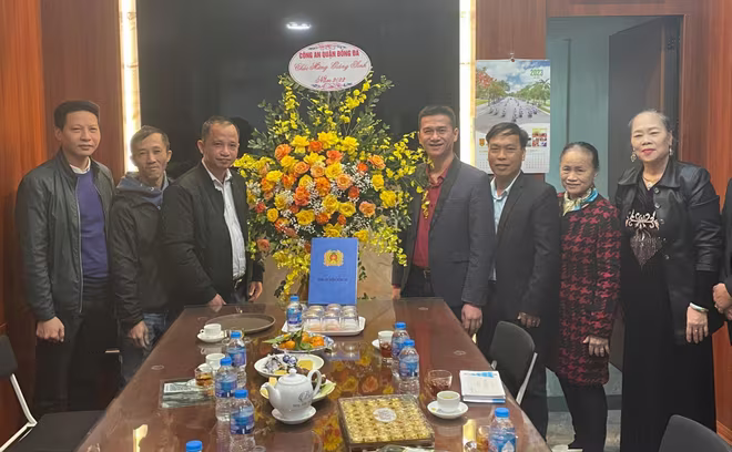 Công an quận Đống Đa chúc mừng Giáng sinh điểm nhóm Tin lành Exechien