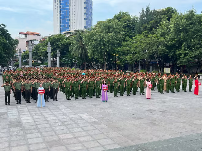 Duyệt đội ngũ các khối Duyệt đội ngũ các khối