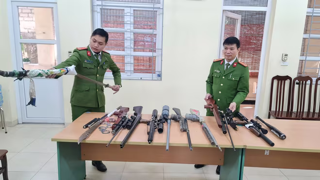 Thu hồi 16 khẩu súng, 27 viên đạn các loại