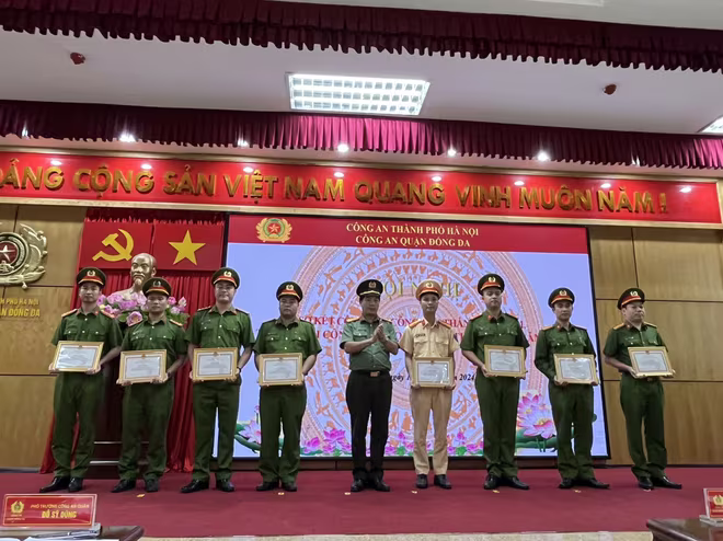 Các cá nhân được khen thưởng trong phong trào thi đua &quot;Vì an ninh Tổ quốc&quot; gắn với cao điểm tấn công trấn áp tội phạm