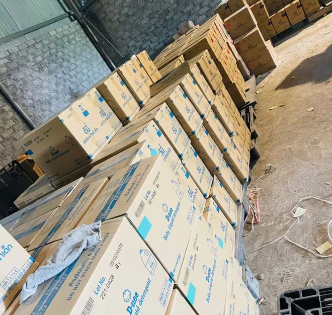 Số lượng lớn nước giặt có thương hiệu nổi tiếng bị làm giả Số lượng lớn nước giặt có thương hiệu nổi tiếng bị làm giả
