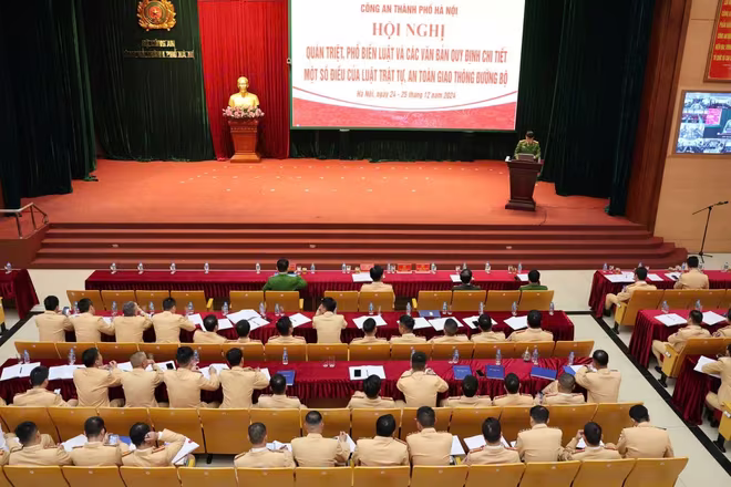 Toàn cảnh lớp tập huấn Luật Trật tự an toàn giao thông đường bộ và các văn bản quy định chi tiết cho cán bộ, chiến sĩ thuộc các đơn vị của CATP Toàn cảnh lớp tập huấn Luật Trật tự an toàn giao thông đường bộ và các văn bản quy định chi tiết cho cán bộ, chiến sĩ thuộc các đơn vị của CATP