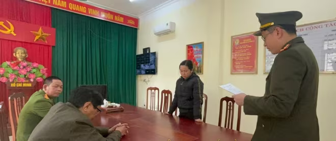 Cơ quan điều tra tống đạt các quyết định đến Phạm Thị Tươi Cơ quan điều tra tống đạt các quyết định đến Phạm Thị Tươi