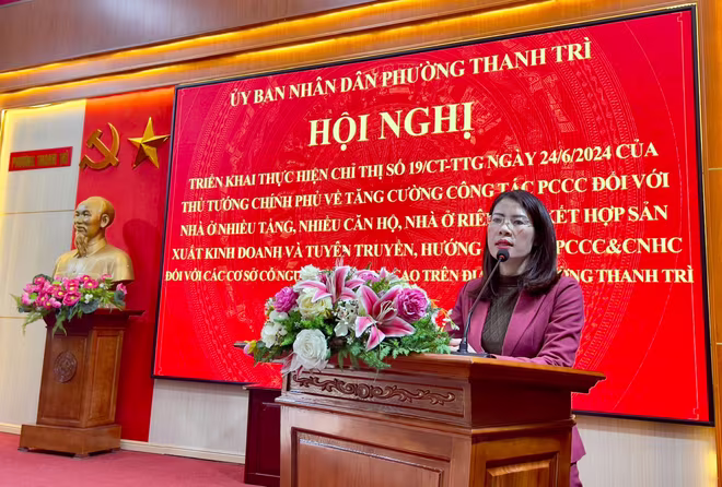 Bà Nguyễn Thị Quỳnh Hoa - Phó Chủ tịch UBND phường Thanh Trì phát biểu tại hội nghị Bà Nguyễn Thị Quỳnh Hoa - Phó Chủ tịch UBND phường Thanh Trì phát biểu tại hội nghị