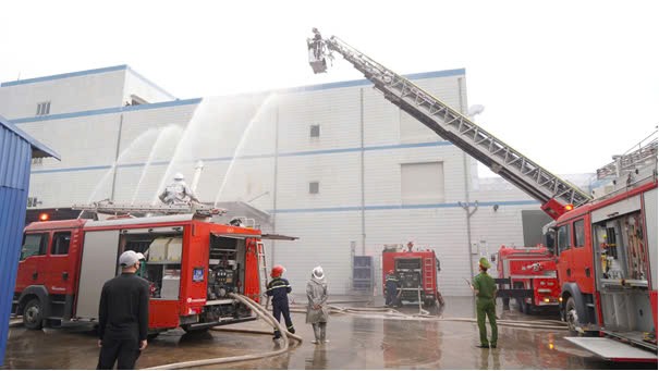 Các phương tiện chữa cháy hiện đại của Công an Hà Nội sử dụng trong buổi diễn tập
