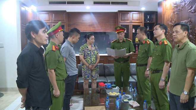 Cơ quan điều tra tống đạt các quyết định khởi tố đối với Nguyễn Huy Tùng