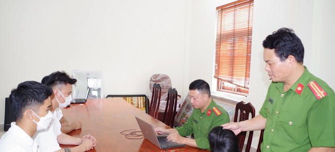 Cơ quan điều tra triệu tập nhóm thanh niên để xác minh, làm rõ hành vi cung cấp, chia sẻ thông tin giả mạo, sai sự thật trên không gian mạng