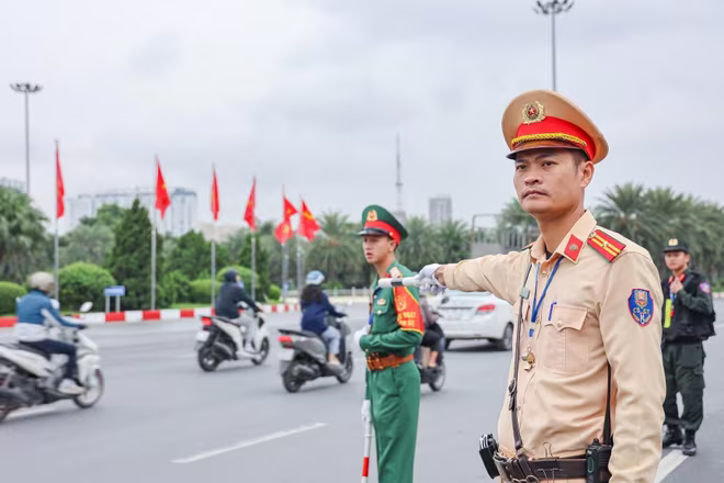 Lực lượng CSGT bảo đảm TTATGT tại khu vực Trung tâm hội nghị Quốc gia