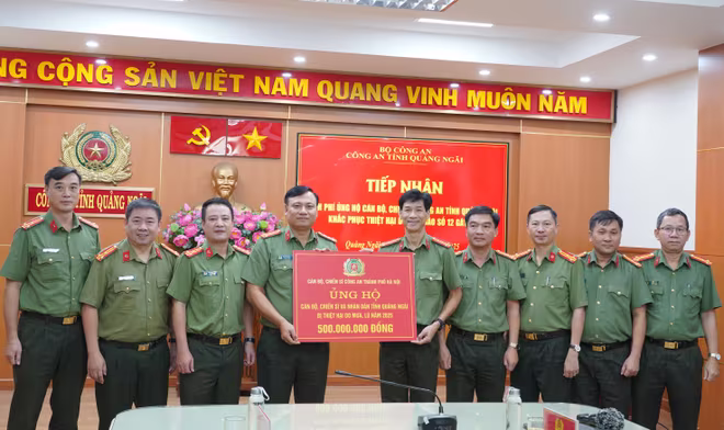 Đoàn Công tác CATP Hà Nội do Đại tá Nguyễn Tiến Đạt, Phó Giám đốc CATP dẫn đầu thăm, động viên và tặng quà tại Công an tỉnh Quảng Ngãi Đoàn Công tác CATP Hà Nội do Đại tá Nguyễn Tiến Đạt, Phó Giám đốc CATP dẫn đầu thăm, động viên và tặng quà tại Công an tỉnh Quảng Ngãi