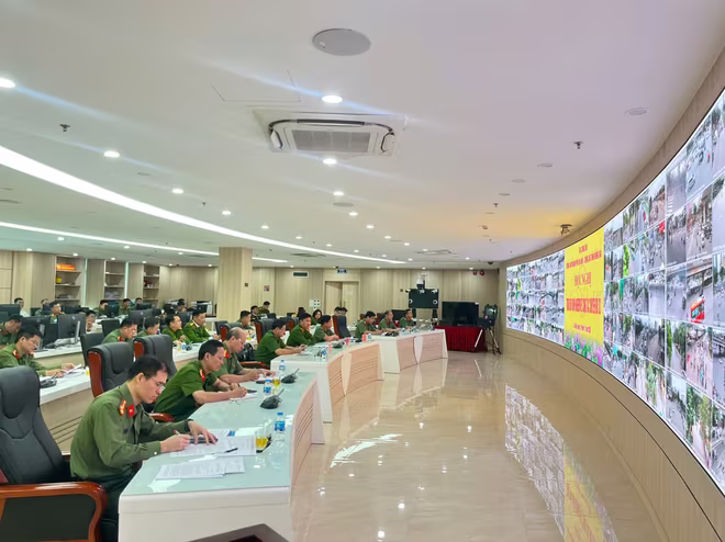 Toàn cảnh hội nghị trao đổi kinh nghiệm về công tác chuyển đổi số giữa Công an Hà Nội và Công an tỉnh Đồng Nai Toàn cảnh hội nghị trao đổi kinh nghiệm về công tác chuyển đổi số giữa Công an Hà Nội và Công an tỉnh Đồng Nai