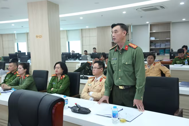 Đại diện các phòng nghiệp vụ CATP Hà Nội giải đáp các nội dung liên quan công tác chuyển đổi số Đại diện các phòng nghiệp vụ CATP Hà Nội giải đáp các nội dung liên quan công tác chuyển đổi số