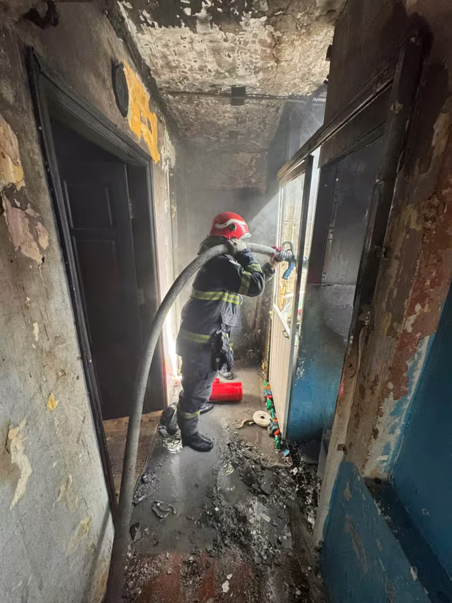 Các lực lượng tổ chức dập tắt đám cháy