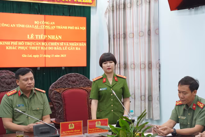 Thượng tá Ksor H’Bơ Khắp - Phó Giám đốc Công an tỉnh Gia Lai phát biểu cảm ơn sự quan tâm, hỗ trợ kịp thời của CATP Hà Nội