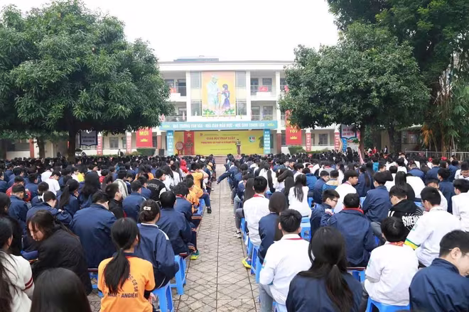 Tuyên truyền, giáo dục pháp luật cho hơn 700 học sinh ảnh 1