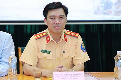 Giao lưu trực tuyến "An toàn, chống úng ngập mùa mưa bão" năm 2018 ảnh 11 Thiếu tá Nguyễn Mạnh Hùng, Phó Trưởng phòng CSGT đường bộ, đường sắt (CATP Hà Nội):