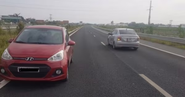 CSGT xử lý xe vi phạm trên cao tốc