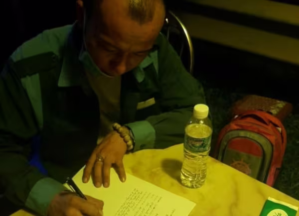 Lái xe tải tường trình hành vi vi phạm Lái xe tải tường trình hành vi vi phạm