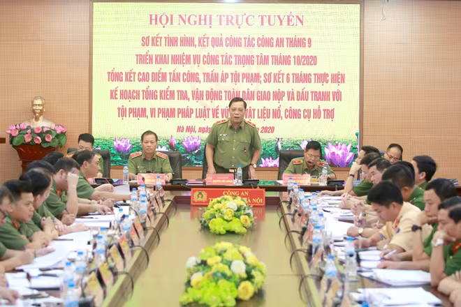 Thiếu tướng Nguyễn Hải Trung, Bí thư Đảng ủy, Giám đốc CATP Hà Nội chủ trì Hội nghị giao ban trực tuyến Thiếu tướng Nguyễn Hải Trung, Bí thư Đảng ủy, Giám đốc CATP Hà Nội chủ trì Hội nghị giao ban trực tuyến