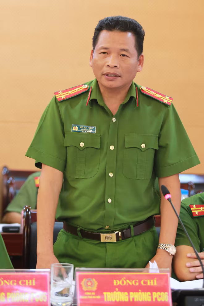 Đại tá Ngô Duy Thắng, Trưởng Phòng Cảnh sát Quản lý hành chính về TTXH báo cáo về tiến độ dữ liệu dân cư trên địa bàn thành phố Đại tá Ngô Duy Thắng, Trưởng Phòng Cảnh sát Quản lý hành chính về TTXH báo cáo về tiến độ dữ liệu dân cư trên địa bàn thành phố