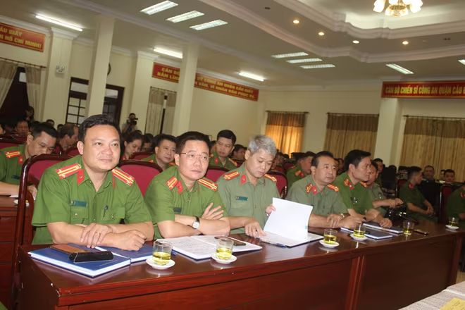 Chỉ huy các đơn vị thuộc CAQ Cầu Giấy nêu cao quyết tâm hoàn thành đúng tiến độ, chất lượng công tác dữ liệu dân cư