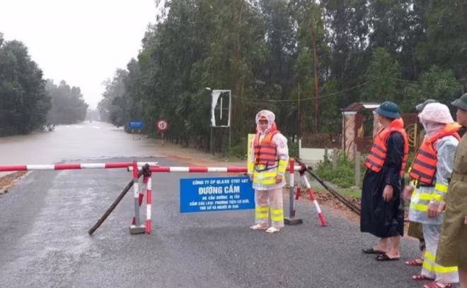 Cục CSGT và lực lượng CSGT các địa phương ứng trực chống bão