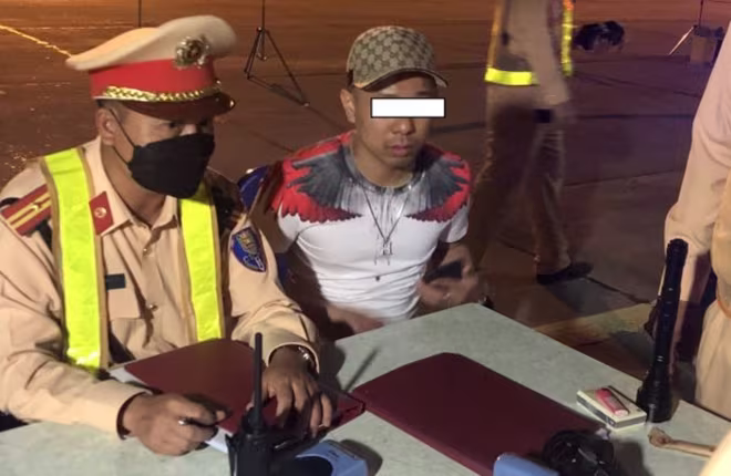 CSGT lập biên bản lái xe dương tính với ma túy khi điều khiển phương tiện CSGT lập biên bản lái xe dương tính với ma túy khi điều khiển phương tiện