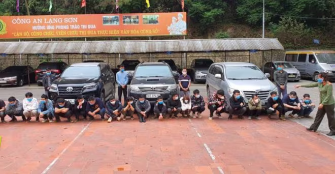 CSGT phát hiện xử lý nhóm đối tượng nhập cảnh trái phép trong khi dịch Covid -19 đang diễn biến phức tạp CSGT phát hiện xử lý nhóm đối tượng nhập cảnh trái phép trong khi dịch Covid -19 đang diễn biến phức tạp