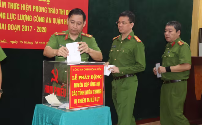 CBCS CAQ Hoàn kiếm tham gia lễ phát động ủng hộ đồng bào miền Trung CBCS CAQ Hoàn kiếm tham gia lễ phát động ủng hộ đồng bào miền Trung