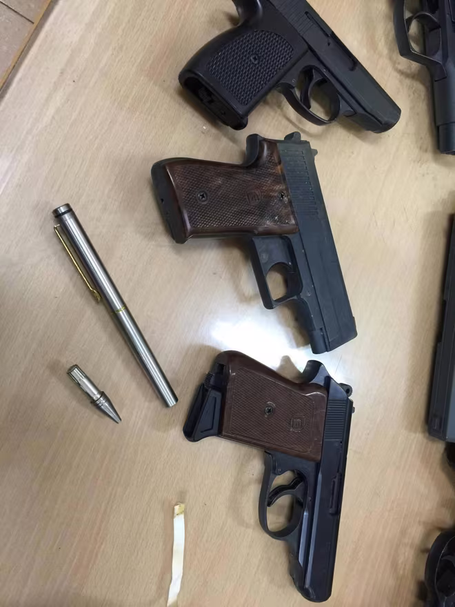 Nhiều chủng loại súng bắn đạn cao su, đạn hơi cay trong danh mục thu hồi vũ khí, công cụ hỗ trợ Nhiều chủng loại súng bắn đạn cao su, đạn hơi cay trong danh mục thu hồi vũ khí, công cụ hỗ trợ