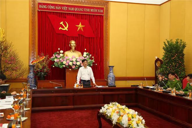Trung tướng Nguyễn Duy Ngọc, Ủy viên Trung ương Đảng, Thứ trưởng Bộ Công an phát biểu chỉ đạo tại buổi họp Trung tướng Nguyễn Duy Ngọc, Ủy viên Trung ương Đảng, Thứ trưởng Bộ Công an phát biểu chỉ đạo tại buổi họp