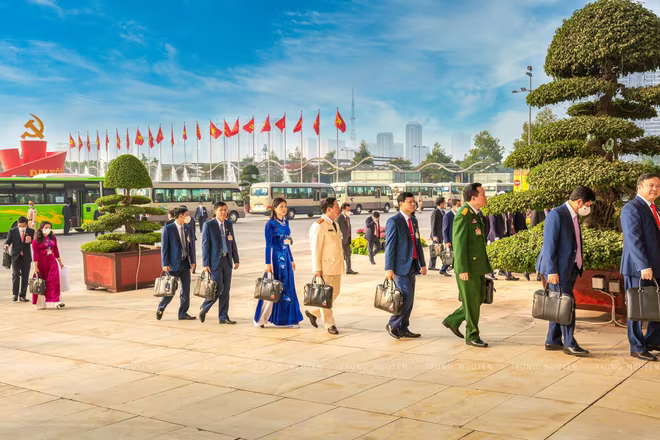 Dù Đại hội diễn ra vào thời điểm cuối năm, gần Tết, song không chỉ việc đi lại của các đại biểu được đảm bảo mà giao thông trên toàn địa bàn thành phố cũng được Phòng CSGT cũng như các đơn vị khác thực hiện thông suốt Dù Đại hội diễn ra vào thời điểm cuối năm, gần Tết, song không chỉ việc đi lại của các đại biểu được đảm bảo mà giao thông trên toàn địa bàn thành phố cũng được Phòng CSGT cũng như các đơn vị khác thực hiện thông suốt