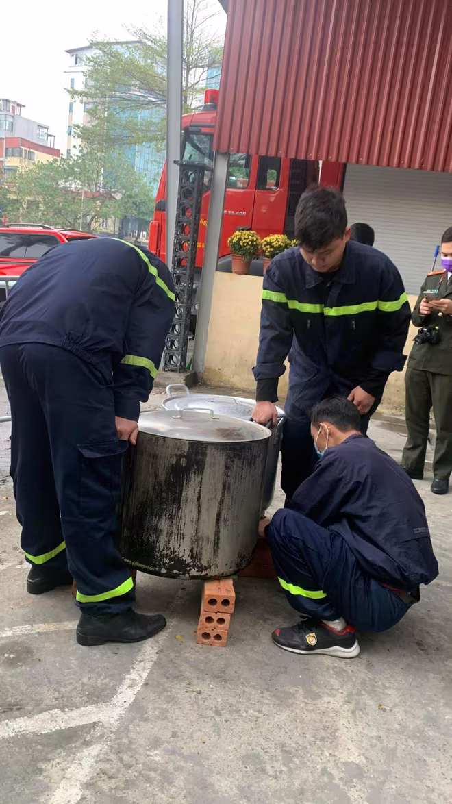 Công tác chuẩn bị và hoàn thành việc luộc bánh đều được thực hiện hết sức tỉ mỉ Công tác chuẩn bị và hoàn thành việc luộc bánh đều được thực hiện hết sức tỉ mỉ