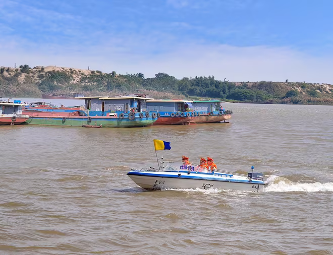 Đội Cảnh sát đường thủy số 2 tăng cường tuần tra kiểm soát đảm bảo ATGT đường thủy Đội Cảnh sát đường thủy số 2 tăng cường tuần tra kiểm soát đảm bảo ATGT đường thủy