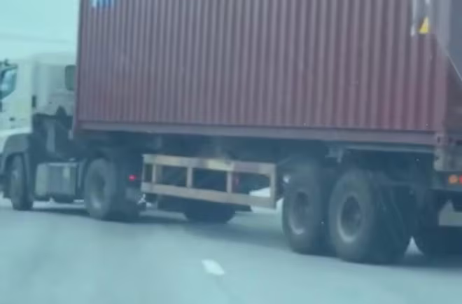 Nhiều xe quá tải vi phạm đã bị CSGT xử phạt nghiêm Nhiều xe quá tải vi phạm đã bị CSGT xử phạt nghiêm