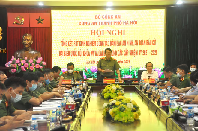 Trung tướng Lương Tam Quang, Ủy viên Trung ương Đảng, Thứ trưởng Bộ Công an phát biểu chỉ đạo tại hội nghị Trung tướng Lương Tam Quang, Ủy viên Trung ương Đảng, Thứ trưởng Bộ Công an phát biểu chỉ đạo tại hội nghị