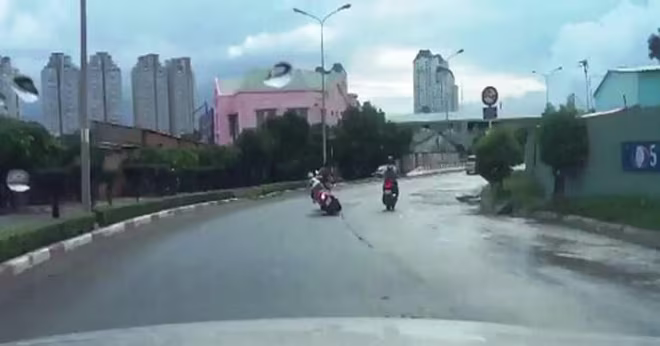 Các trinh sát phát hiện và truy đuổi đối tượng cướp giật trên phố Các trinh sát phát hiện và truy đuổi đối tượng cướp giật trên phố